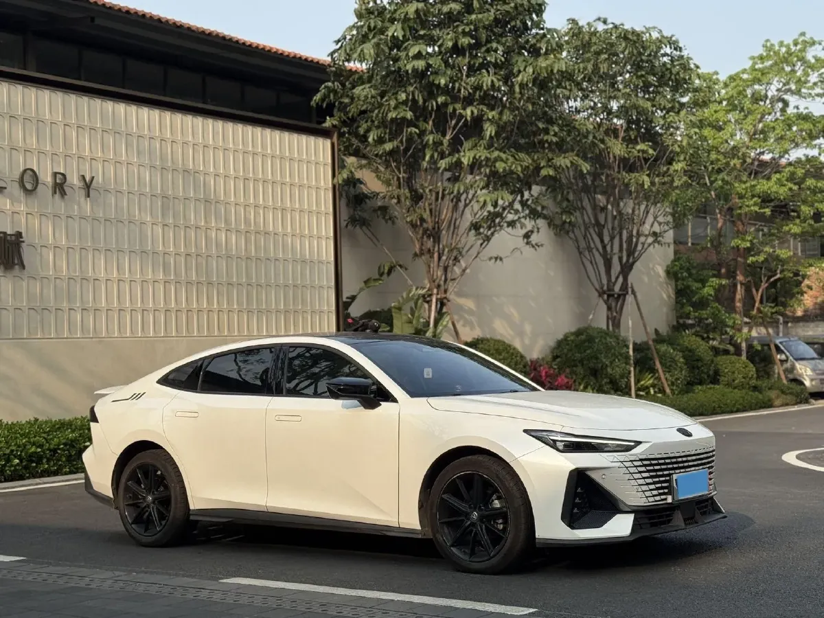 2023 ChangAn UNI-V 1.5T 188HP L4 7DCT,autocango,china used car exporter,china ev exporter,chinese used car exporter,chinese used ev exporter