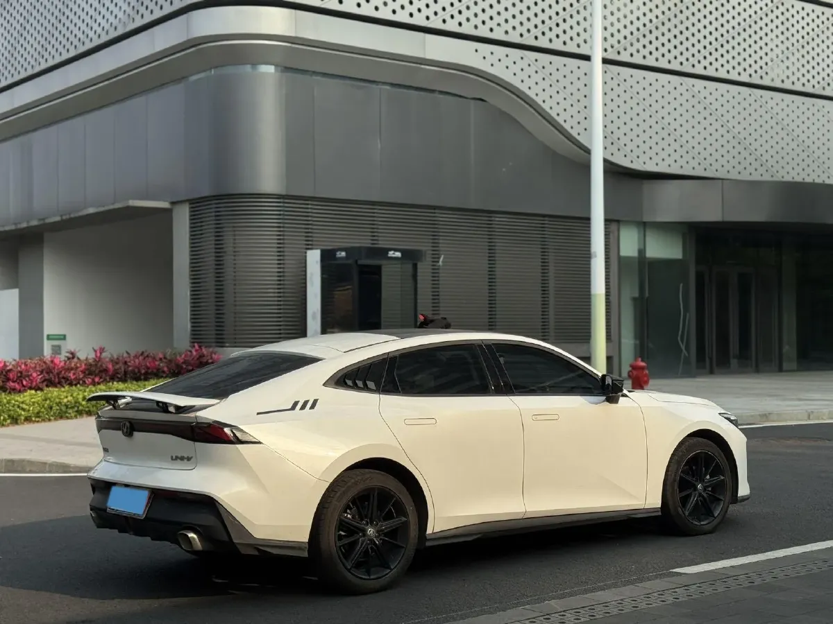 2023 ChangAn UNI-V 1.5T 188HP L4 7DCT,autocango,china used car exporter,china ev exporter,chinese used car exporter,chinese used ev exporter