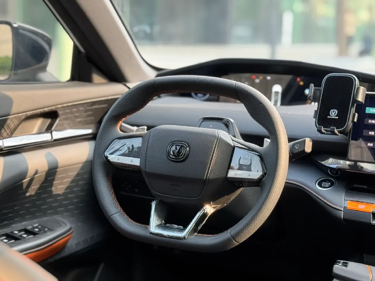 2023 ChangAn UNI-V 1.5T 188HP L4 7DCT,autocango,china used car exporter,china ev exporter,chinese used car exporter,chinese used ev exporter