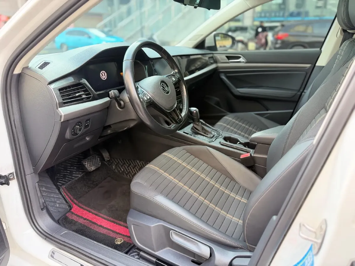 2022 Volkswagen T-Roc 1.4T 150HP L4 7DCT,autocango,china used car exporter,china ev exporter,chinese used car exporter,chinese used ev exporter