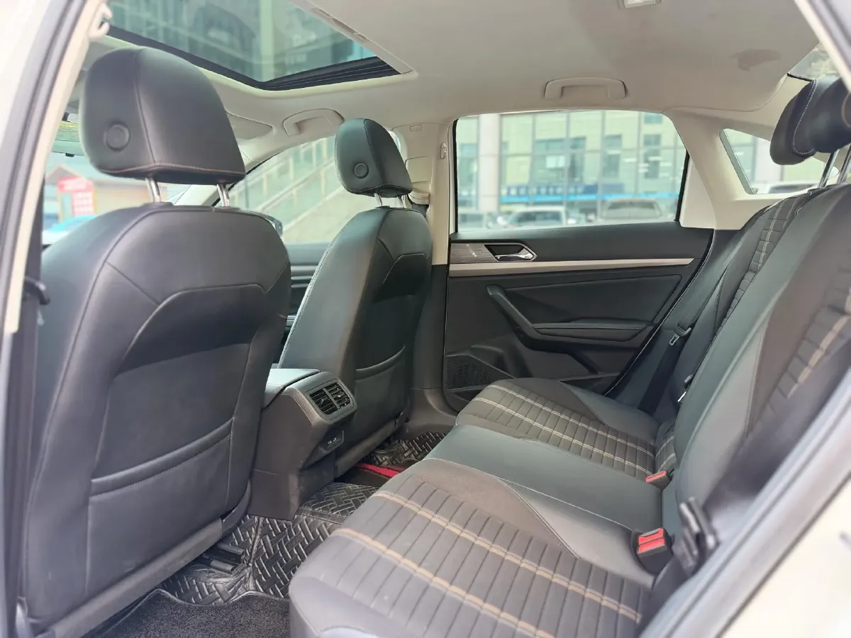 2022 Volkswagen T-Roc 1.4T 150HP L4 7DCT,autocango,china used car exporter,china ev exporter,chinese used car exporter,chinese used ev exporter