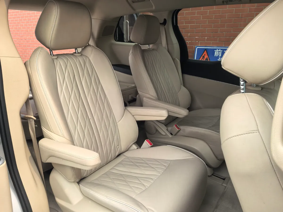 2023 Buick GL8 2.0T 237HP L4 9AT,autocango,china used car exporter,china ev exporter,chinese used car exporter,chinese used ev exporter