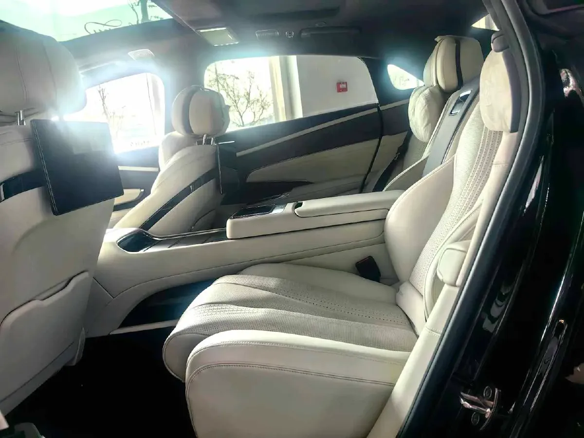 2025 YangWang U7 BEV 135.5KWH,autocango,china used car exporter,china ev exporter,chinese used car exporter,chinese used ev exporter