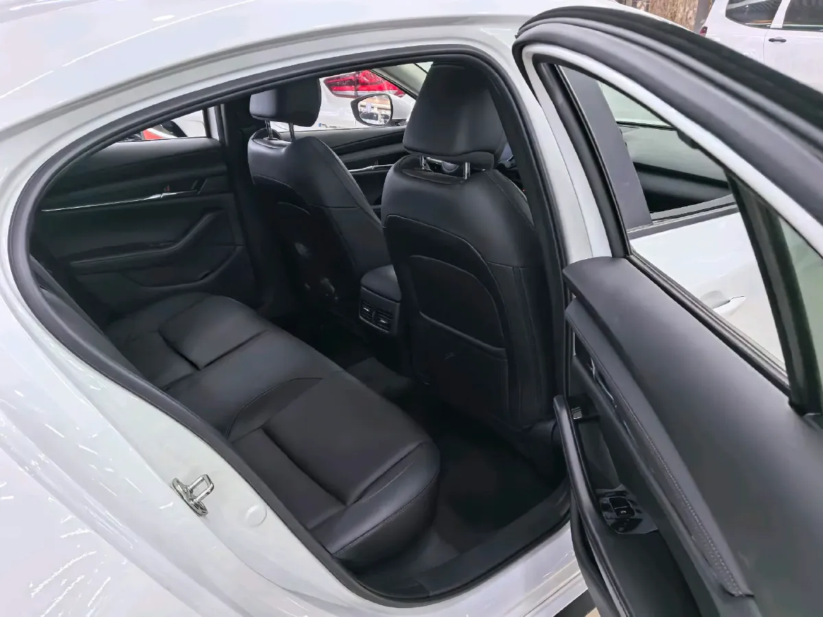 2021 Mazda 3 Axela 2.0L 158HP L4 6AT,autocango,china used car exporter,china ev exporter,chinese used car exporter,chinese used ev exporter