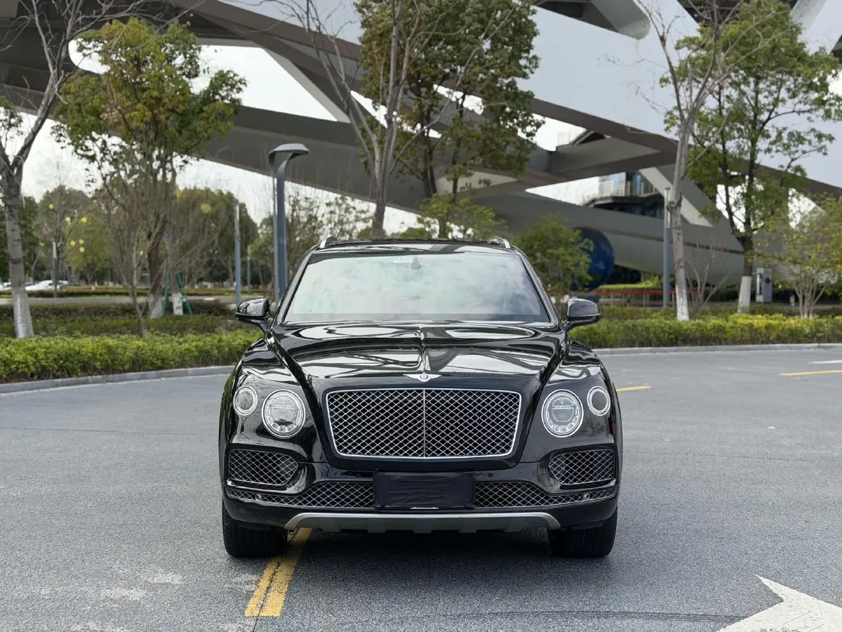 2018 Bentley Bentayga 4.0T 550HP V8 8AT,autocango,china used car exporter,china ev exporter,chinese used car exporter,chinese used ev exporter