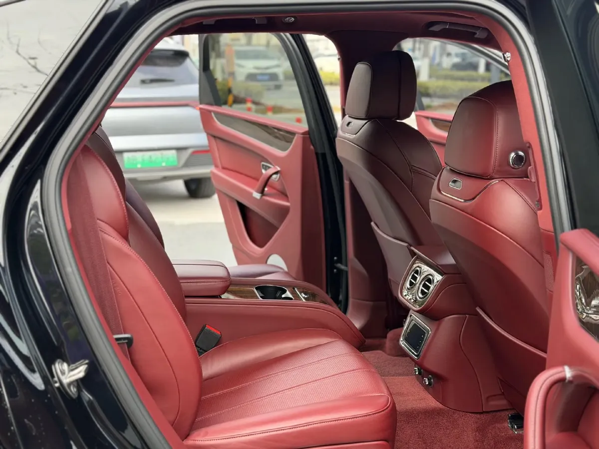 2018 Bentley Bentayga 4.0T 550HP V8 8AT,autocango,china used car exporter,china ev exporter,chinese used car exporter,chinese used ev exporter