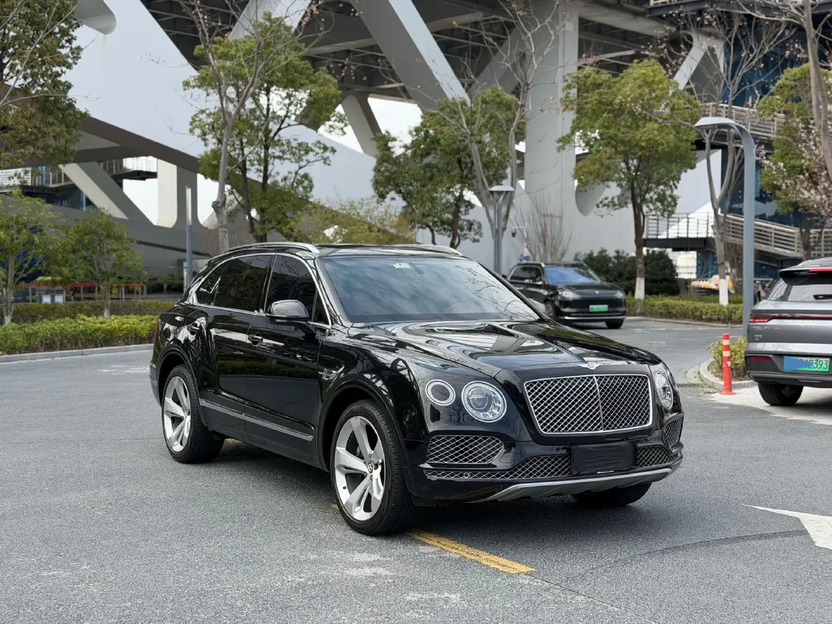 2018 Bentley Bentayga 4.0T 550HP V8 8AT,autocango,china used car exporter,china ev exporter,chinese used car exporter,chinese used ev exporter
