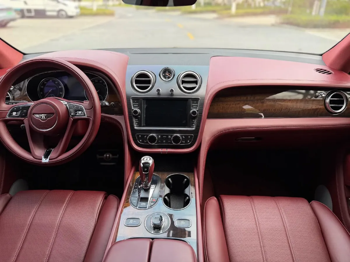 2018 Bentley Bentayga 4.0T 550HP V8 8AT,autocango,china used car exporter,china ev exporter,chinese used car exporter,chinese used ev exporter