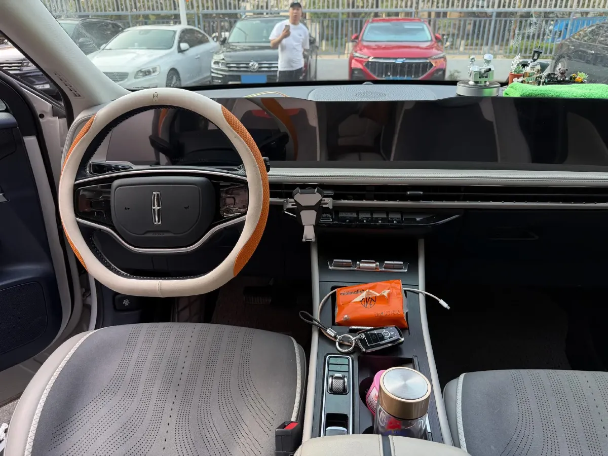 2023 Lincoln Corsair 2.0T 261HP L4 8AT,autocango,china used car exporter,china ev exporter,chinese used car exporter,chinese used ev exporter