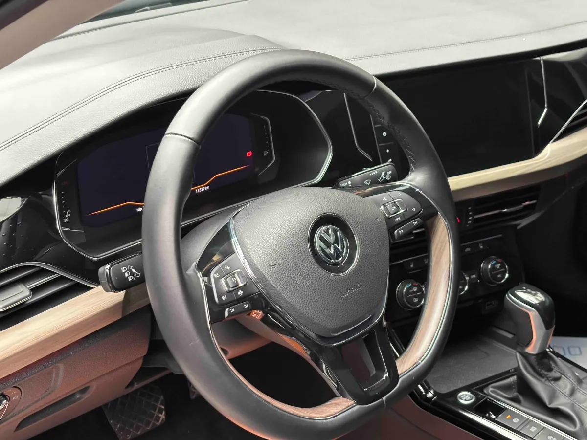 2019 Volkswagen Passat 2.0T 186HP L4 7DCT,autocango,china used car exporter,china ev exporter,chinese used car exporter,chinese used ev exporter