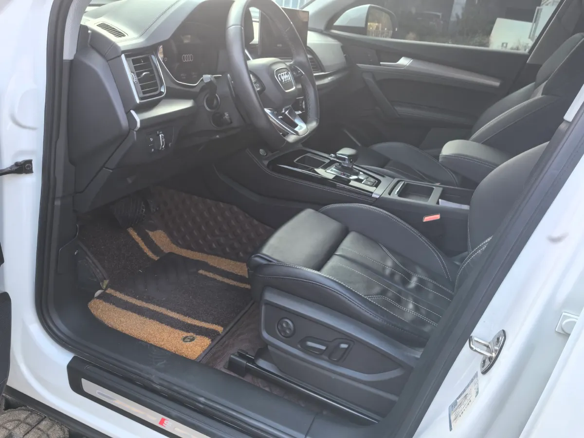 2021 Audi Q5L 2.0T 190HP L4 7DCT,autocango,china used car exporter,china ev exporter,chinese used car exporter,chinese used ev exporter