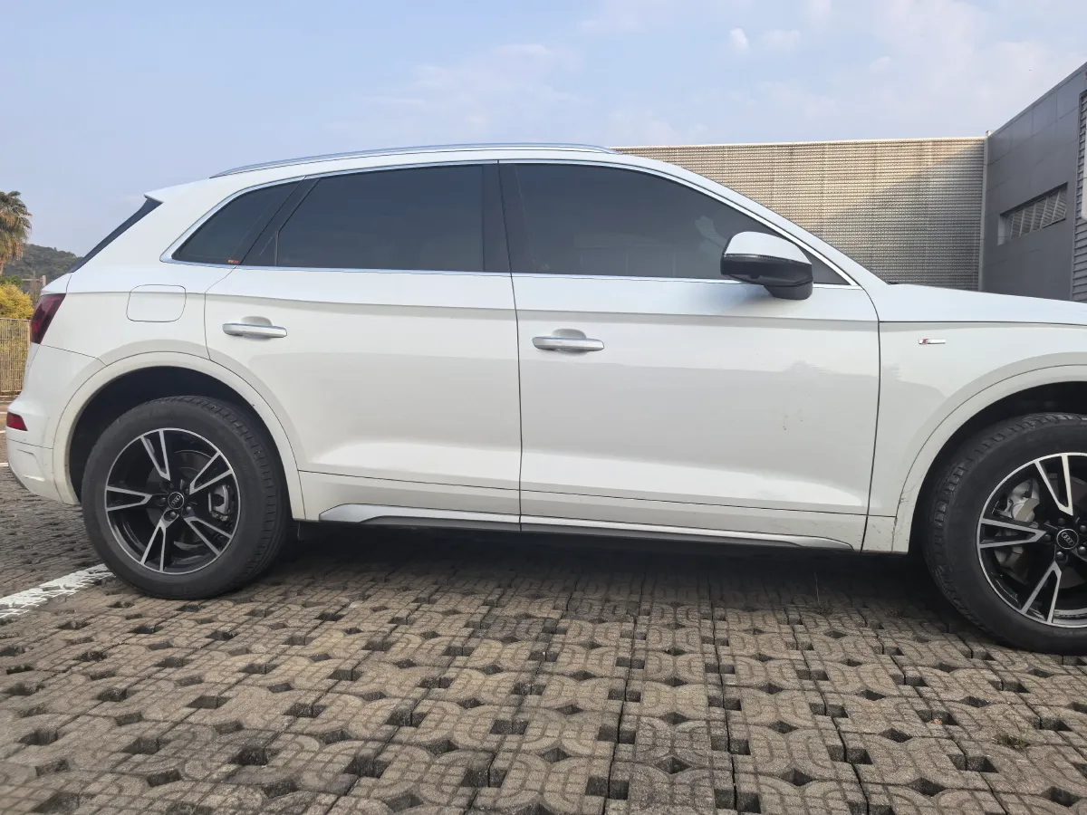 2021 Audi Q5L 2.0T 190HP L4 7DCT,autocango,china used car exporter,china ev exporter,chinese used car exporter,chinese used ev exporter