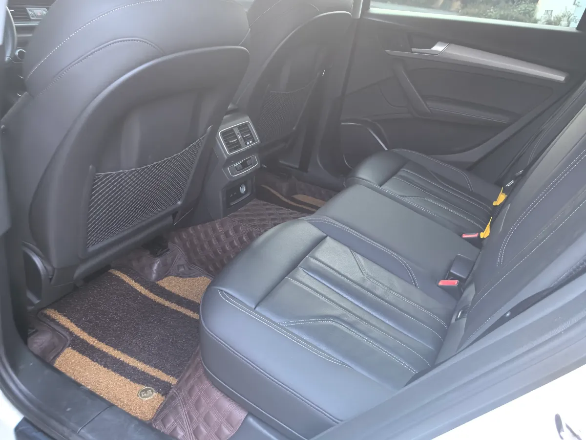 2021 Audi Q5L 2.0T 190HP L4 7DCT,autocango,china used car exporter,china ev exporter,chinese used car exporter,chinese used ev exporter