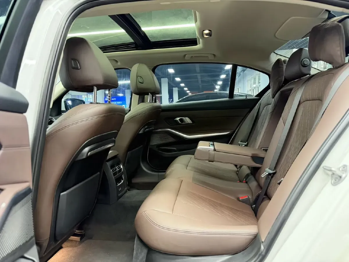 2022 BMW 3 Series 2.0T 156HP L4 8AT,autocango,china used car exporter,china ev exporter,chinese used car exporter,chinese used ev exporter