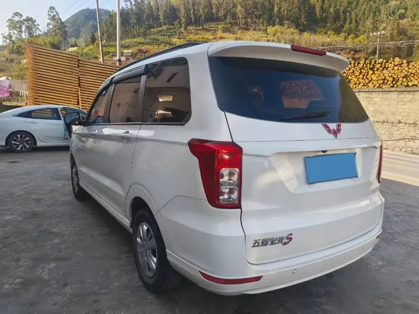2021 WuLing RongGuang New Truck 1.5L 99HP L4 5MT,autocango,china used car exporter,china ev exporter,chinese used car exporter,chinese used ev exporter
