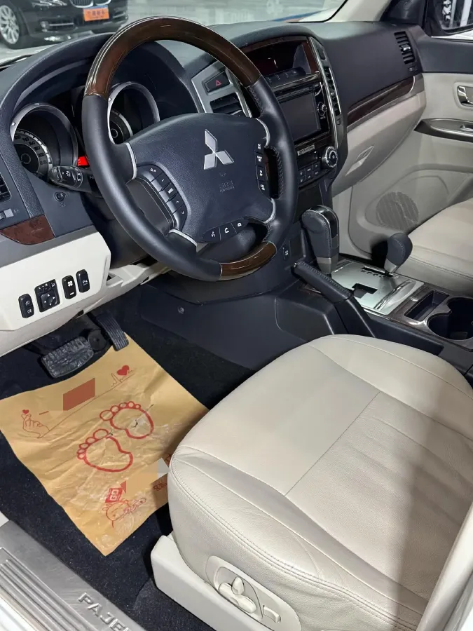 2017 YuTong T7 6.0L 316HP V8 6AT,autocango,china used car exporter,china ev exporter,chinese used car exporter,chinese used ev exporter