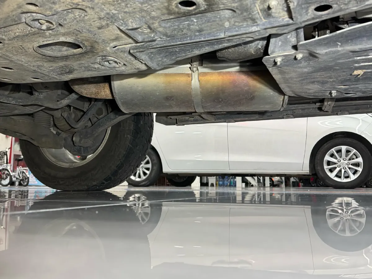 2017 YuTong T7 6.0L 316HP V8 6AT,autocango,china used car exporter,china ev exporter,chinese used car exporter,chinese used ev exporter