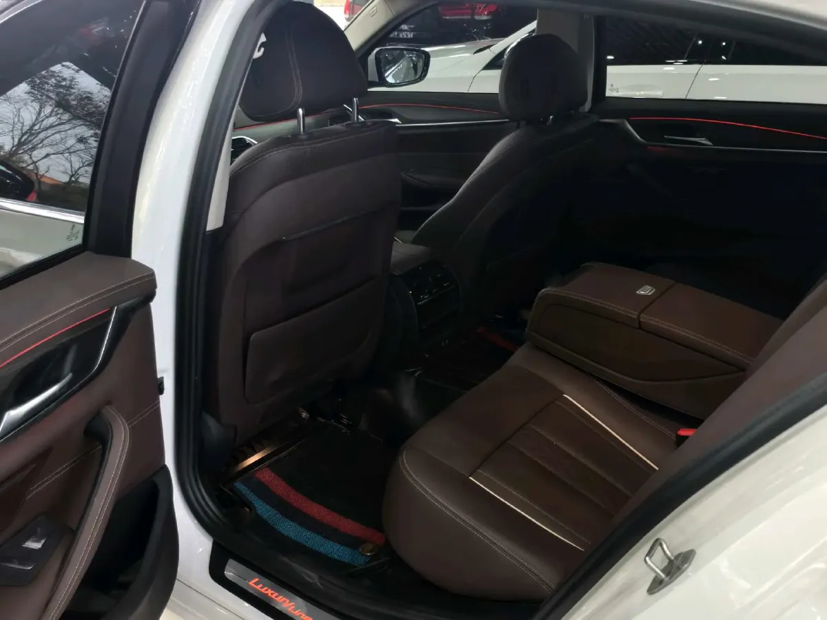 2021 BMW 5 Series 2.0T 252HP L4 8AT,autocango,china used car exporter,china ev exporter,chinese used car exporter,chinese used ev exporter