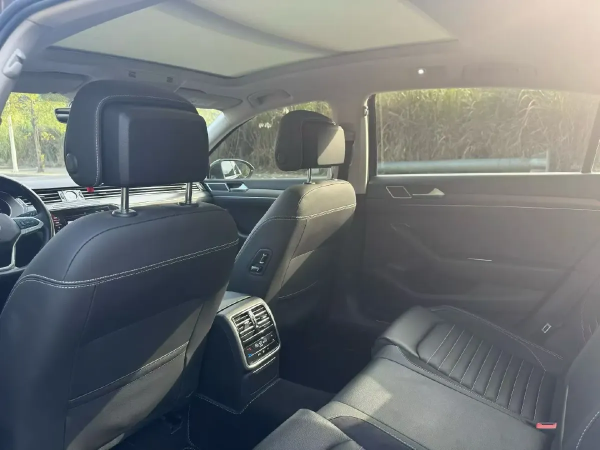 2020 Volkswagen Magotan 2.0T 186HP L4 7DCT,autocango,china used car exporter,china ev exporter,chinese used car exporter,chinese used ev exporter