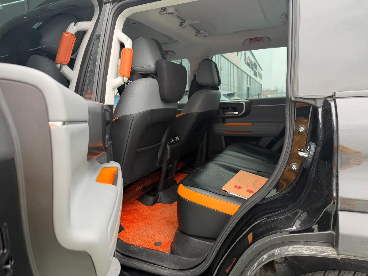 2024 Beijing BJ40 2.0T 245HP L4 8AT,autocango,china used car exporter,china ev exporter,chinese used car exporter,chinese used ev exporter