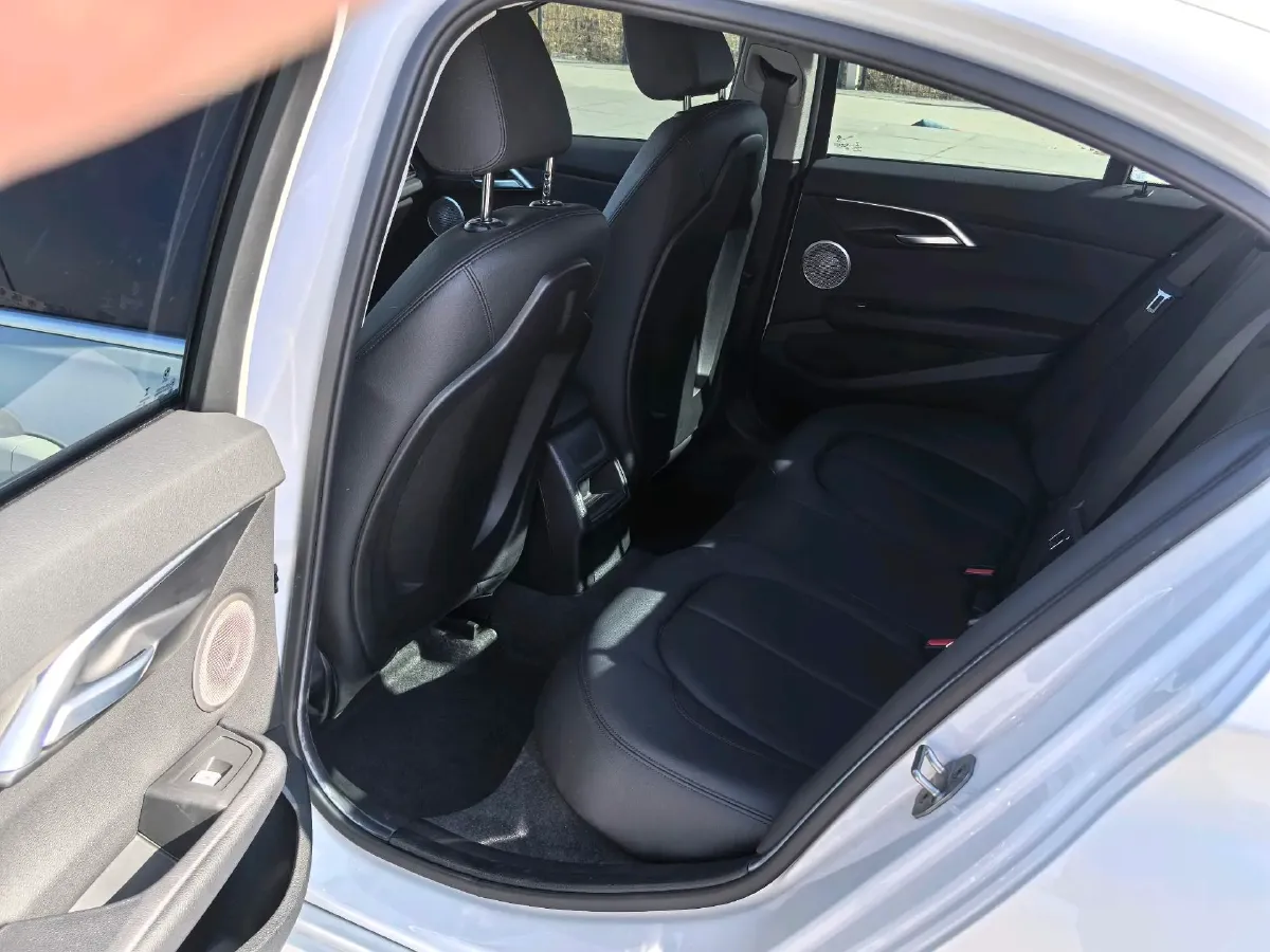 2022 BMW 1 Series 1.5T 140HP L3 7DCT,autocango,china used car exporter,china ev exporter,chinese used car exporter,chinese used ev exporter