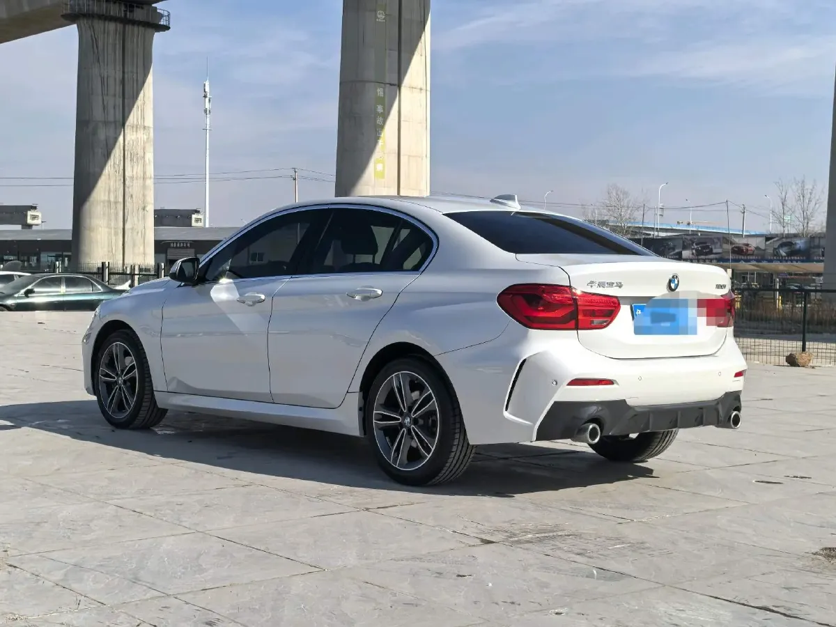 2022 BMW 1 Series 1.5T 140HP L3 7DCT,autocango,china used car exporter,china ev exporter,chinese used car exporter,chinese used ev exporter