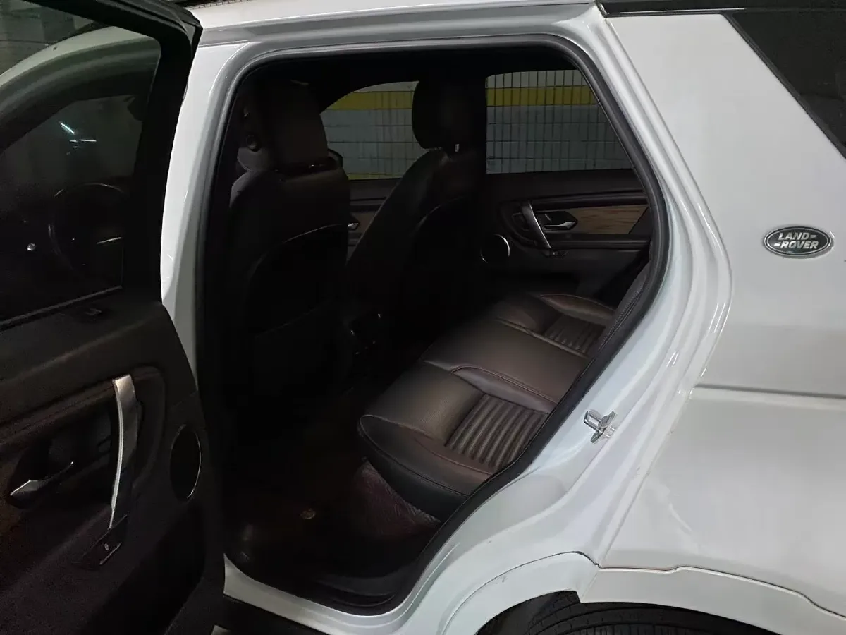 2020 Land Rover Discovery Sport 2.0T 249HP L4 9AT,autocango,china used car exporter,china ev exporter,chinese used car exporter,chinese used ev exporter