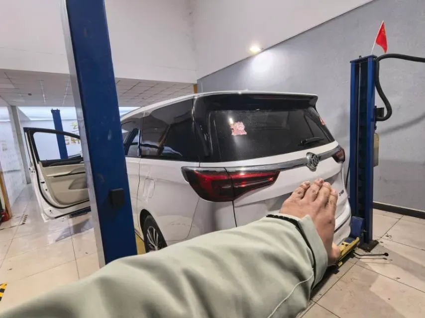 2023 Buick GL8 2.0T 237HP L4 9AT,autocango,china used car exporter,china ev exporter,chinese used car exporter,chinese used ev exporter