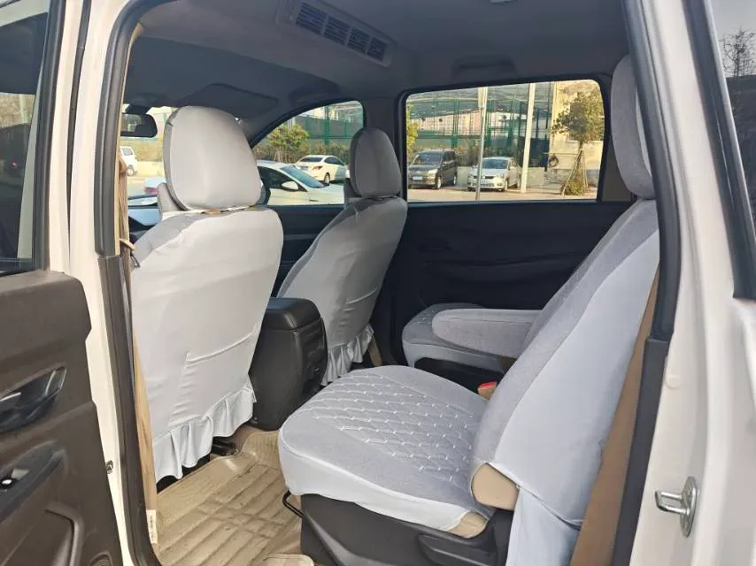 2021 WuLing RongGuang New Truck 1.5L 99HP L4 5MT,autocango,china used car exporter,china ev exporter,chinese used car exporter,chinese used ev exporter