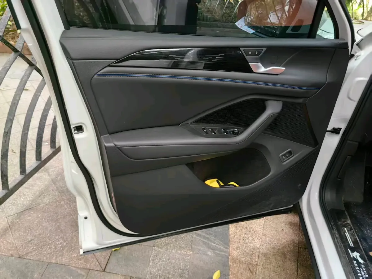 2024 Volkswagen Tiguan L 2.0T 186HP L4 7DCT,autocango,china used car exporter,china ev exporter,chinese used car exporter,chinese used ev exporter