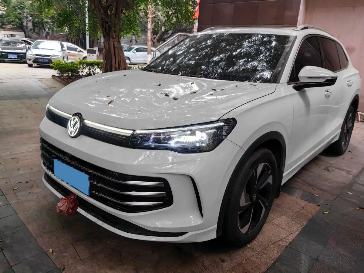 2024 Volkswagen Tiguan L 2.0T 186HP L4 7DCT,autocango,china used car exporter,china ev exporter,chinese used car exporter,chinese used ev exporter