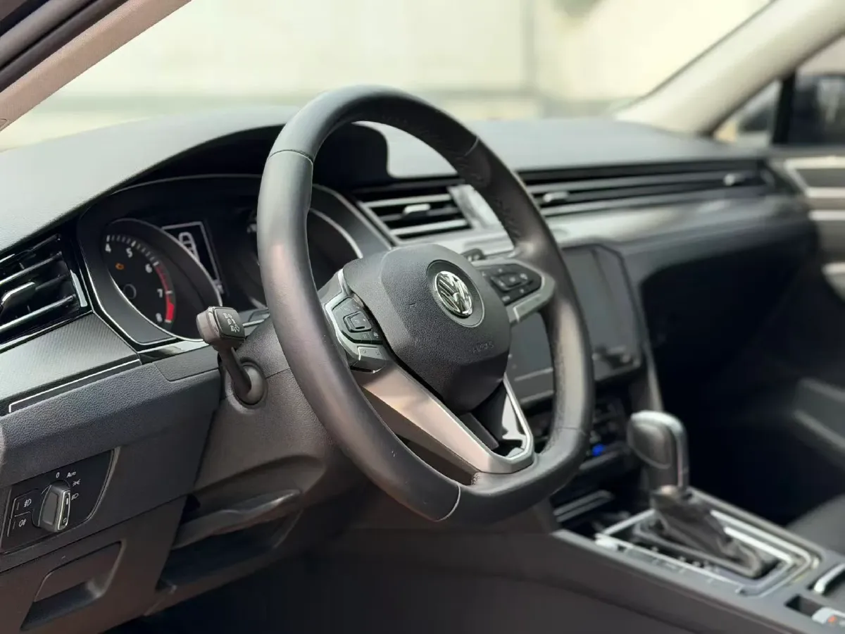 2020 Volkswagen Magotan 2.0T 186HP L4 7DCT,autocango,china used car exporter,china ev exporter,chinese used car exporter,chinese used ev exporter