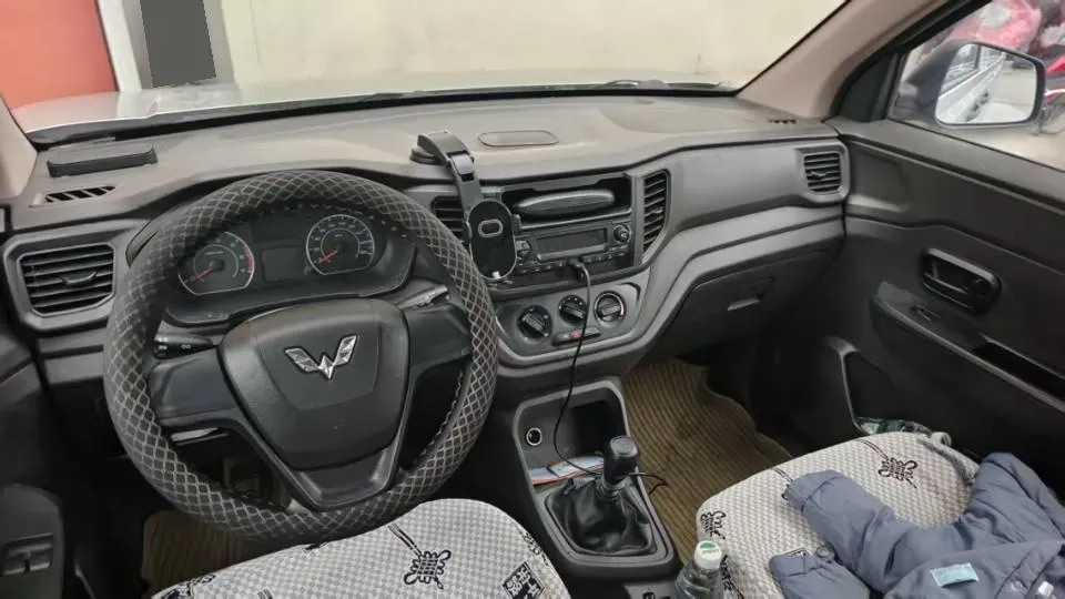 2019 WuLing HongGuang V 1.5L 99HP L4 6MT,autocango,china used car exporter,china ev exporter,chinese used car exporter,chinese used ev exporter