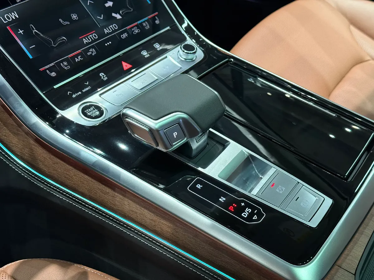 2025 Audi Q7 3.0T 340HP V6 8AT,autocango,china used car exporter,china ev exporter,chinese used car exporter,chinese used ev exporter