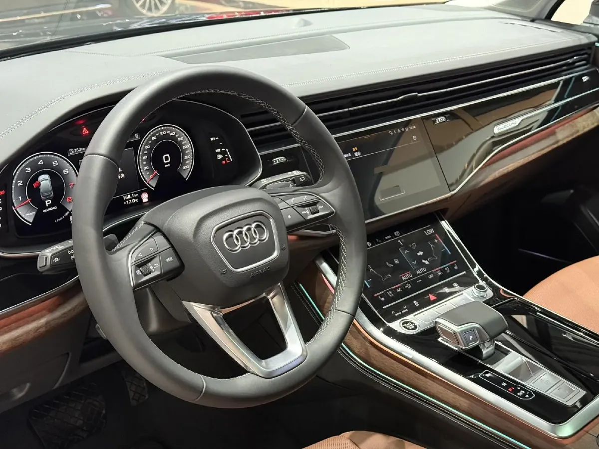 2025 Audi Q7 3.0T 340HP V6 8AT,autocango,china used car exporter,china ev exporter,chinese used car exporter,chinese used ev exporter