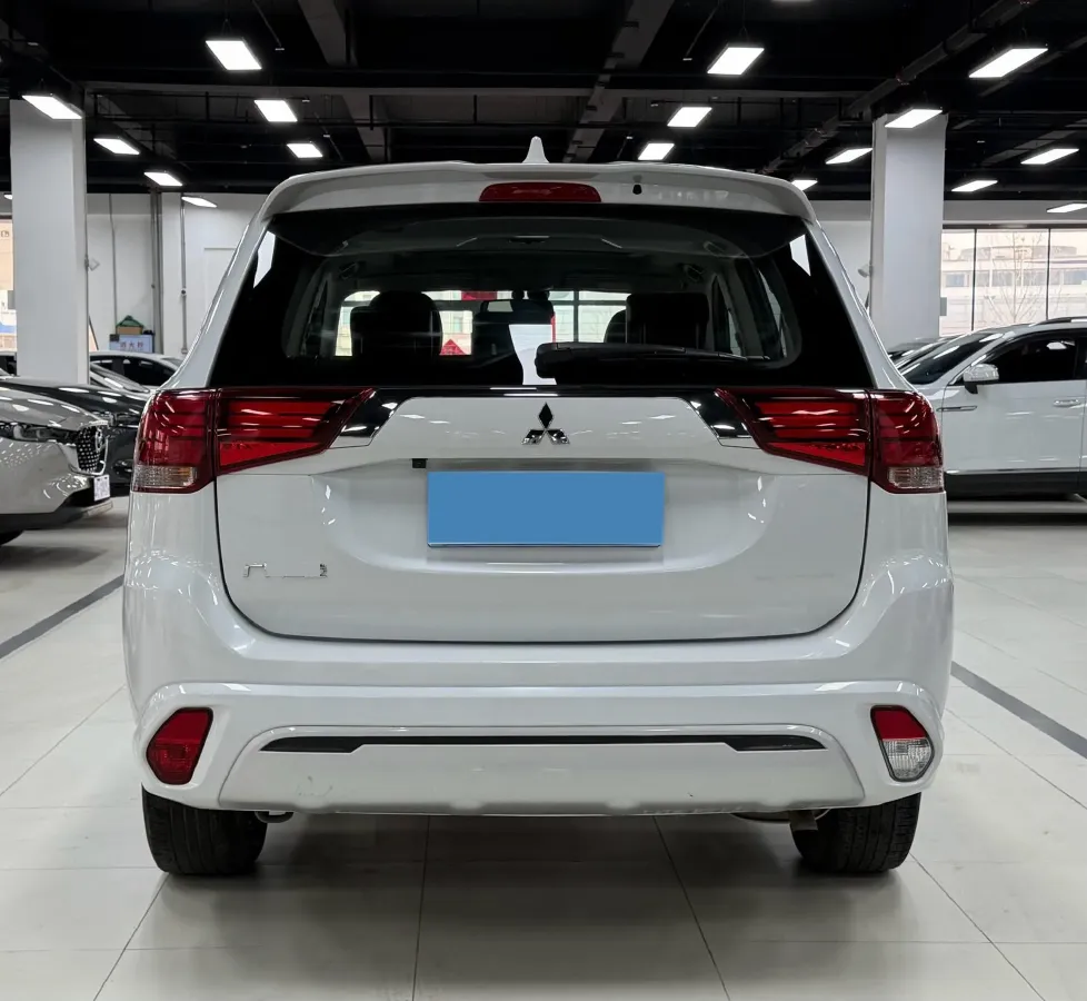 2021 Mitsubishi Outlander 2.0L 166HP L4 CVT,autocango,china used car exporter,china ev exporter,chinese used car exporter,chinese used ev exporter