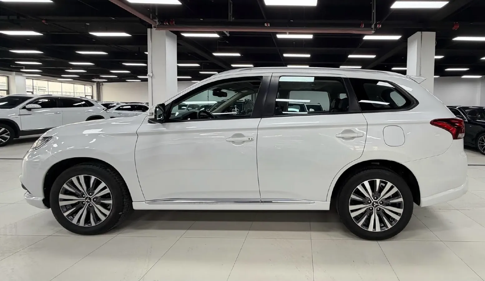 2021 Mitsubishi Outlander 2.0L 166HP L4 CVT,autocango,china used car exporter,china ev exporter,chinese used car exporter,chinese used ev exporter