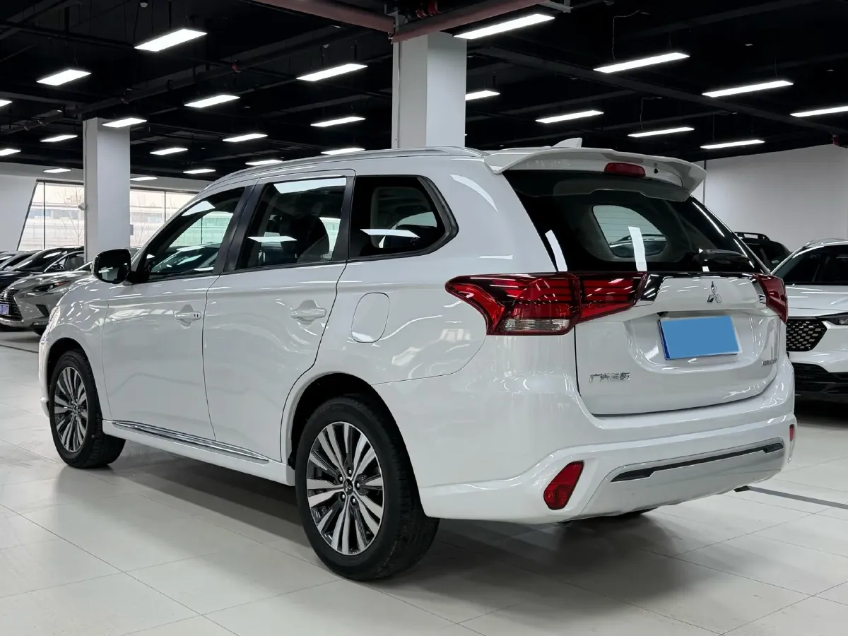 2021 Mitsubishi Outlander 2.0L 166HP L4 CVT,autocango,china used car exporter,china ev exporter,chinese used car exporter,chinese used ev exporter