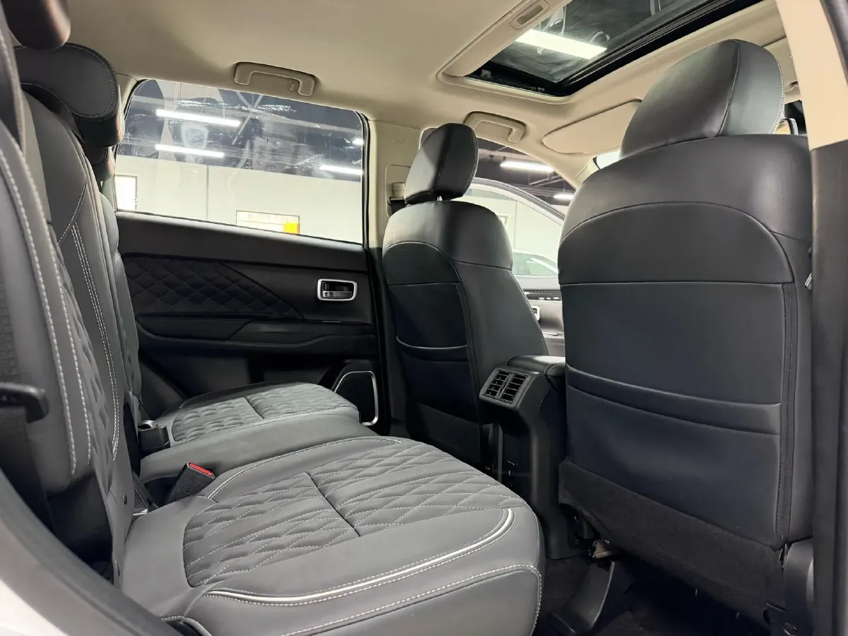 2021 Mitsubishi Outlander 2.0L 166HP L4 CVT,autocango,china used car exporter,china ev exporter,chinese used car exporter,chinese used ev exporter