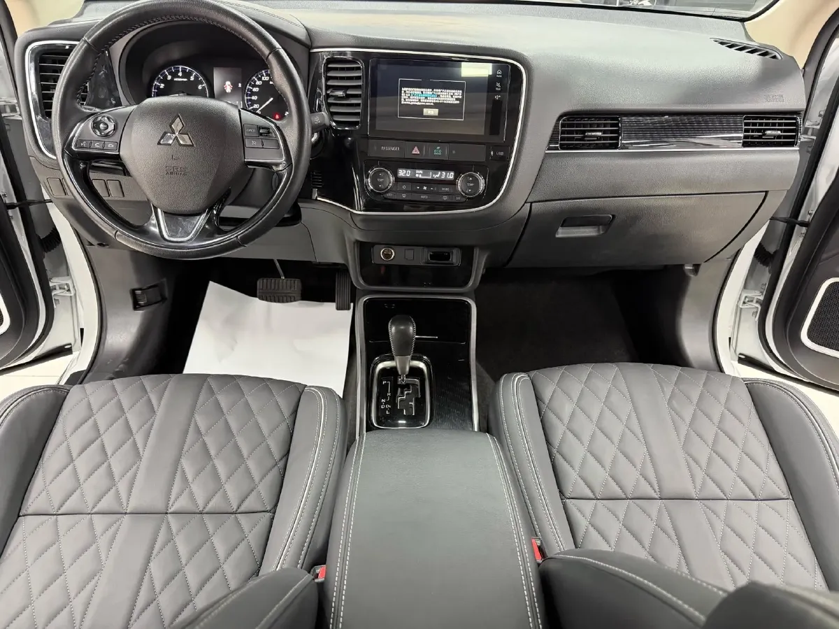 2021 Mitsubishi Outlander 2.0L 166HP L4 CVT,autocango,china used car exporter,china ev exporter,chinese used car exporter,chinese used ev exporter