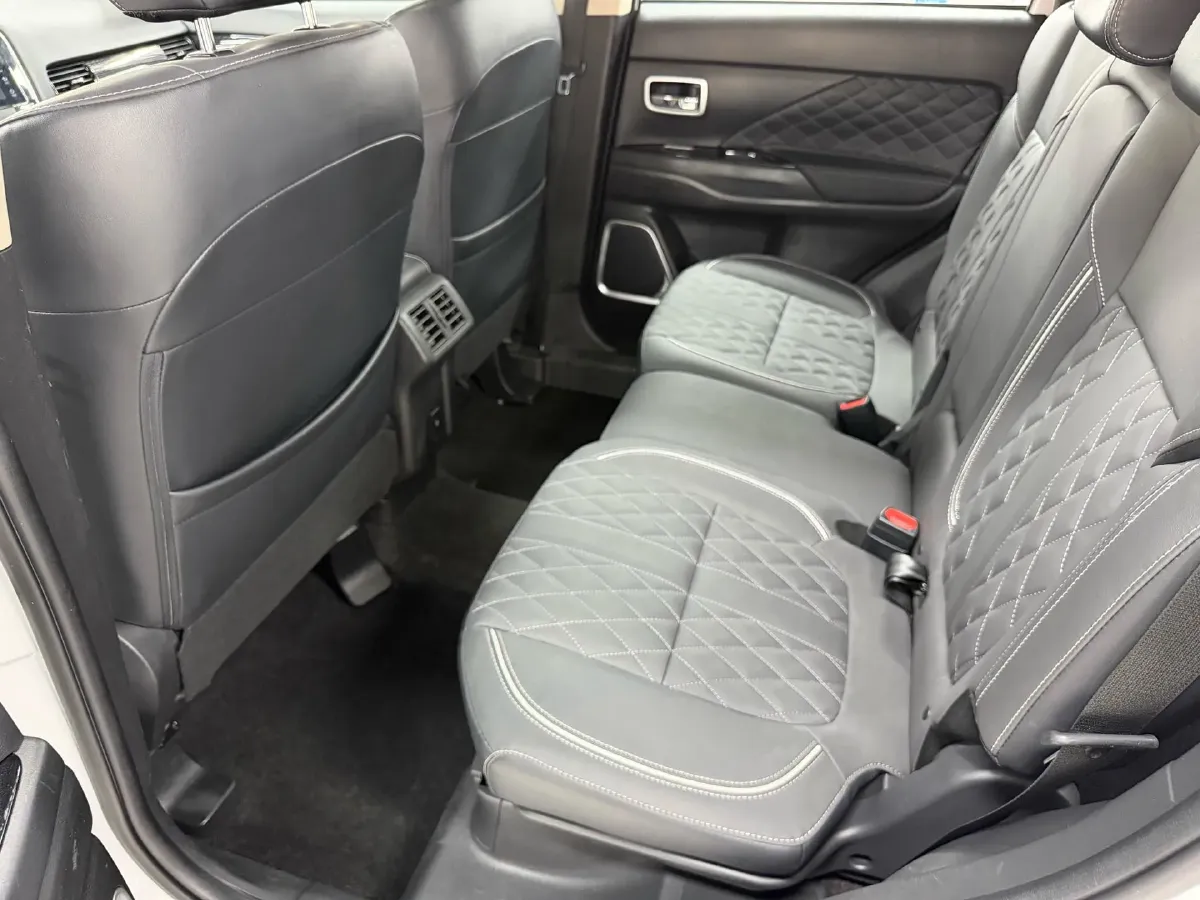 2021 Mitsubishi Outlander 2.0L 166HP L4 CVT,autocango,china used car exporter,china ev exporter,chinese used car exporter,chinese used ev exporter