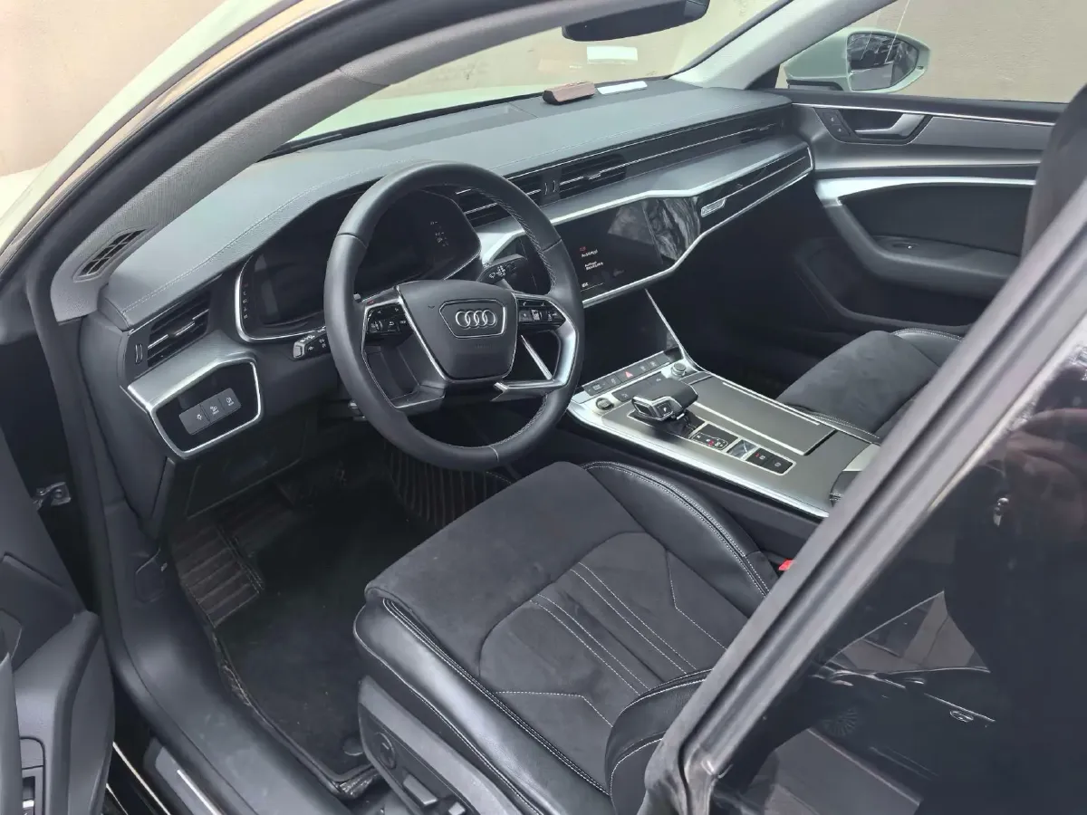 2024 Audi A7L 2.0T 245HP L4 7DCT,autocango,china used car exporter,china ev exporter,chinese used car exporter,chinese used ev exporter