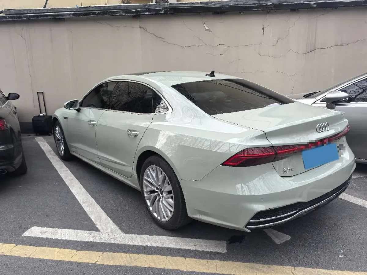 2024 Audi A7L 2.0T 245HP L4 7DCT,autocango,china used car exporter,china ev exporter,chinese used car exporter,chinese used ev exporter