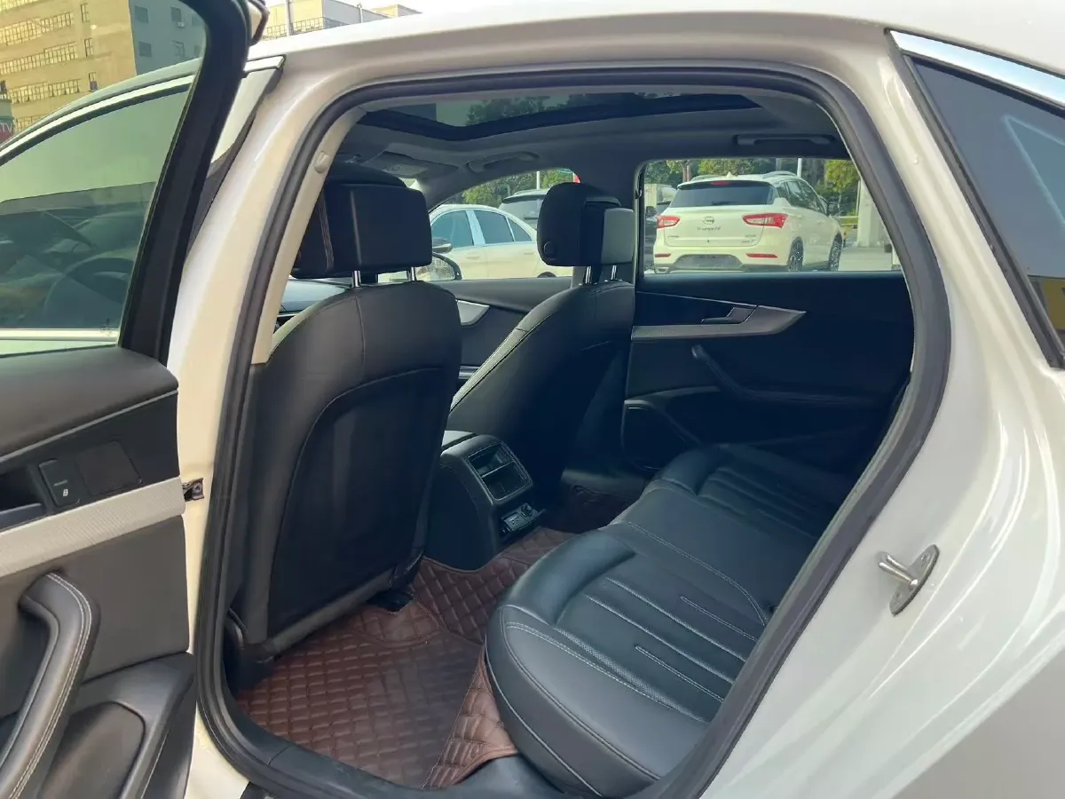 2020 Audi A4L 2.0T 190HP L4 7DCT,autocango,china used car exporter,china ev exporter,chinese used car exporter,chinese used ev exporter