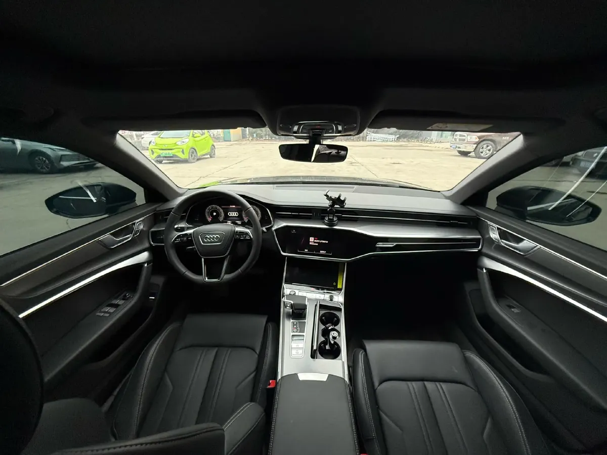 2026 Audi A6L 2.0T 190HP L4 7DCT,autocango,china used car exporter,china ev exporter,chinese used car exporter,chinese used ev exporter