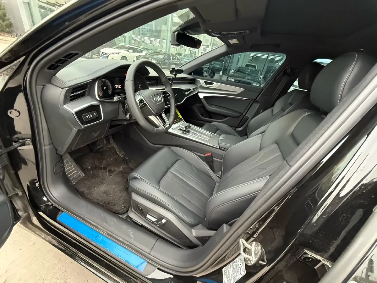 2026 Audi A6L 2.0T 190HP L4 7DCT,autocango,china used car exporter,china ev exporter,chinese used car exporter,chinese used ev exporter