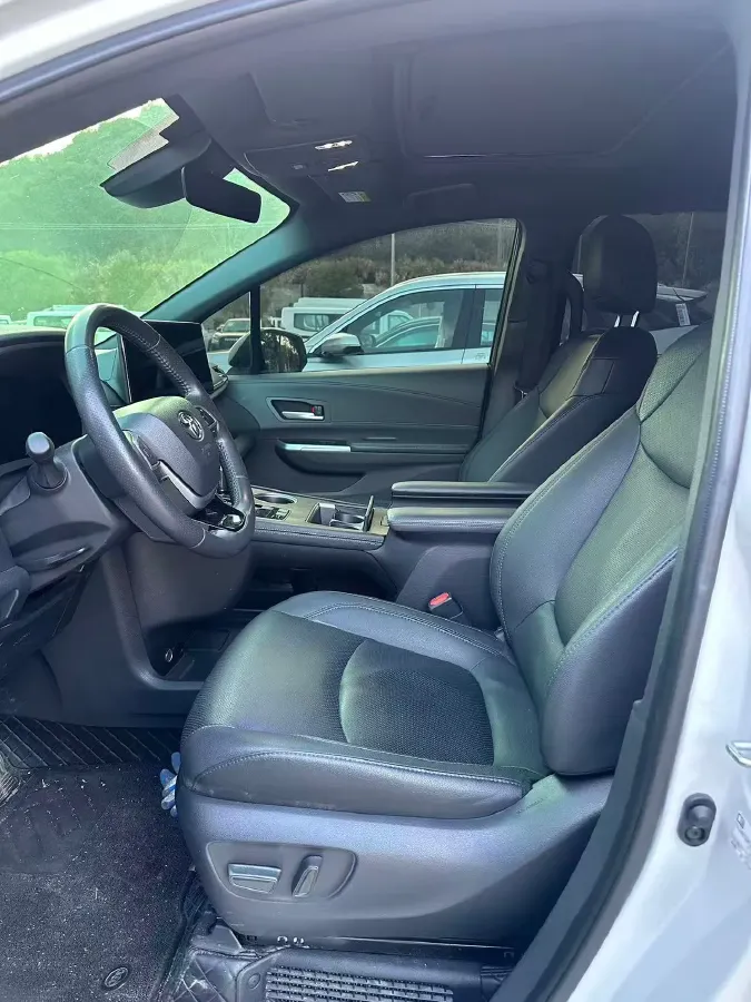 2023 Toyota Sienna 2.5L 189HP L4 E-CVT Hybrid,autocango,china used car exporter,china ev exporter,chinese used car exporter,chinese used ev exporter