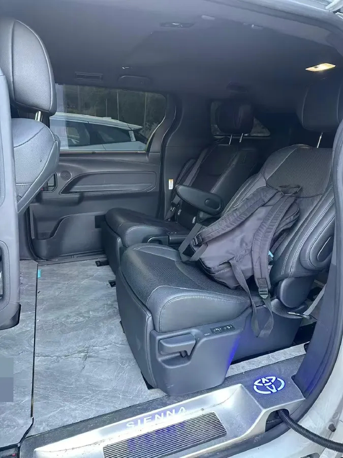 2023 Toyota Sienna 2.5L 189HP L4 E-CVT Hybrid,autocango,china used car exporter,china ev exporter,chinese used car exporter,chinese used ev exporter