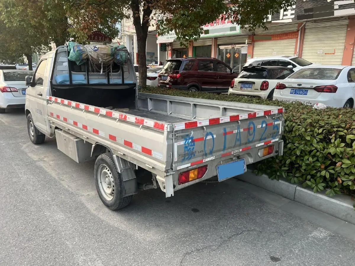 2023 WuLing RongGuang New Truck 1.5L 102HP L4 5MT,autocango,china used car exporter,china ev exporter,chinese used car exporter,chinese used ev exporter