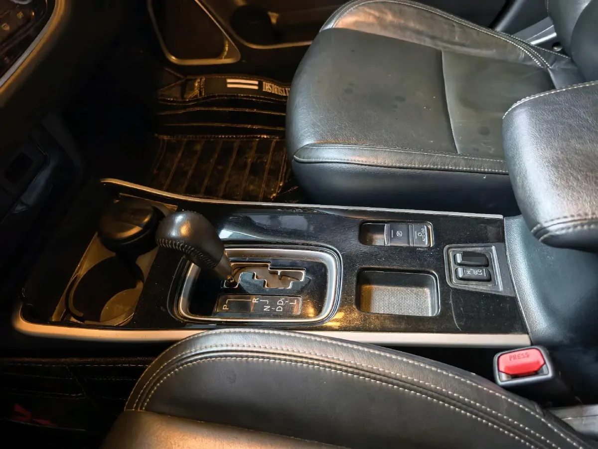 2019 Mitsubishi Outlander 2.0L 166HP L4 CVT,autocango,china used car exporter,china ev exporter,chinese used car exporter,chinese used ev exporter